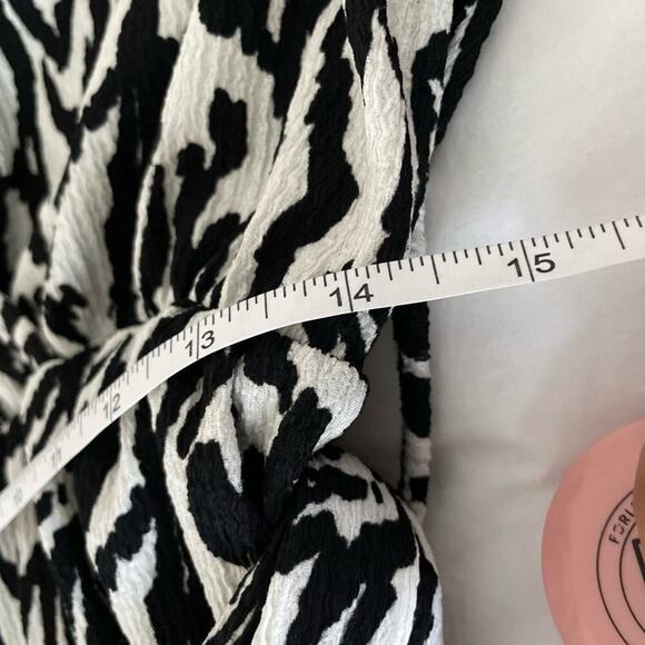 ✨ASOS DESIGN✨ Textured Zebra Print Mini Dress - Picture 8 of 10